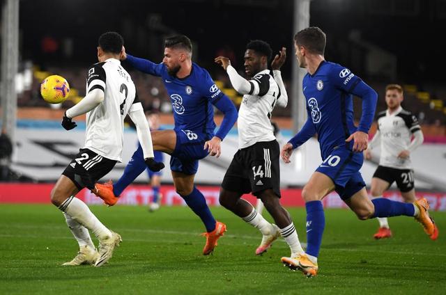 说啥了？詹姆斯把独行侠替补席逗得笑翻天