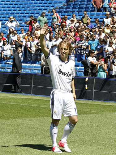 诺里斯和勒克莱尔先后进站换胎，诺里斯出站后暂列第9