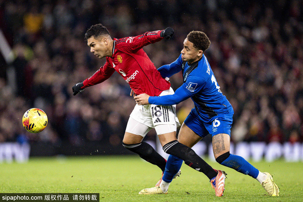 记者：李可并未参加申花赛前合练，明天能否首发存疑