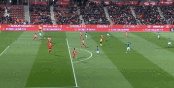 感受土超的气氛，埃德森在伊斯坦布尔德比中遭球迷投掷塑料杯