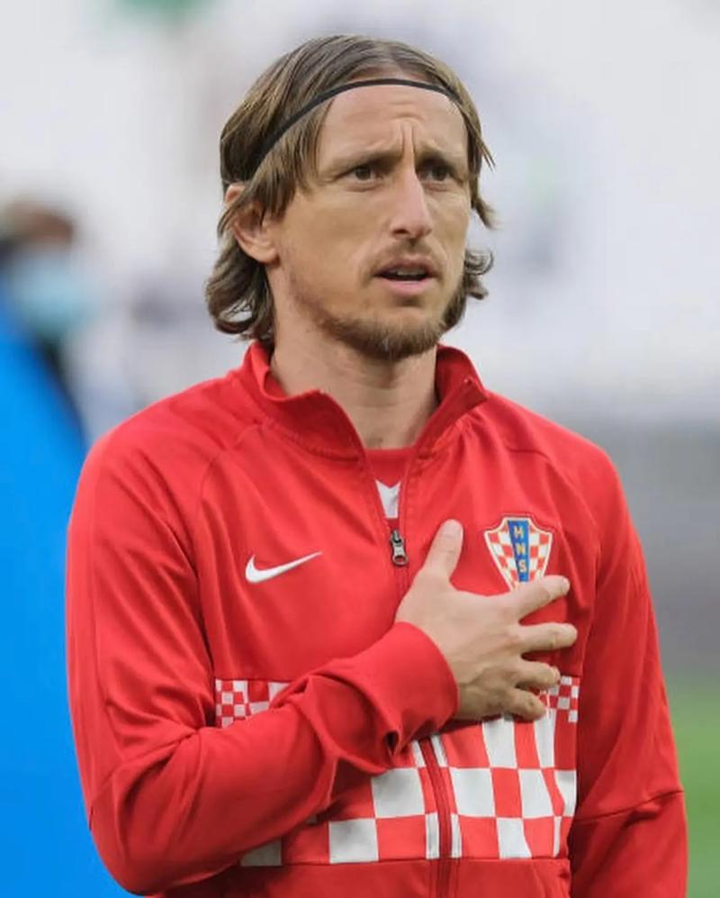 拜仁连续18场联赛每场都至少进两球，距德甲纪录只差两场