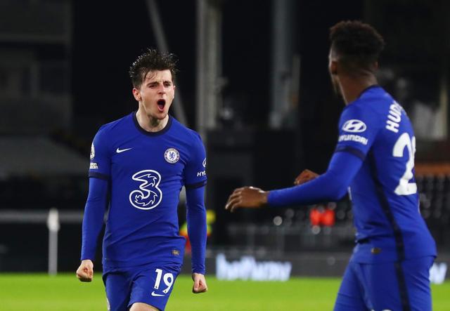 克媒：汉堡进行球衣慈善拍卖，18岁武斯科维奇球衣成标王